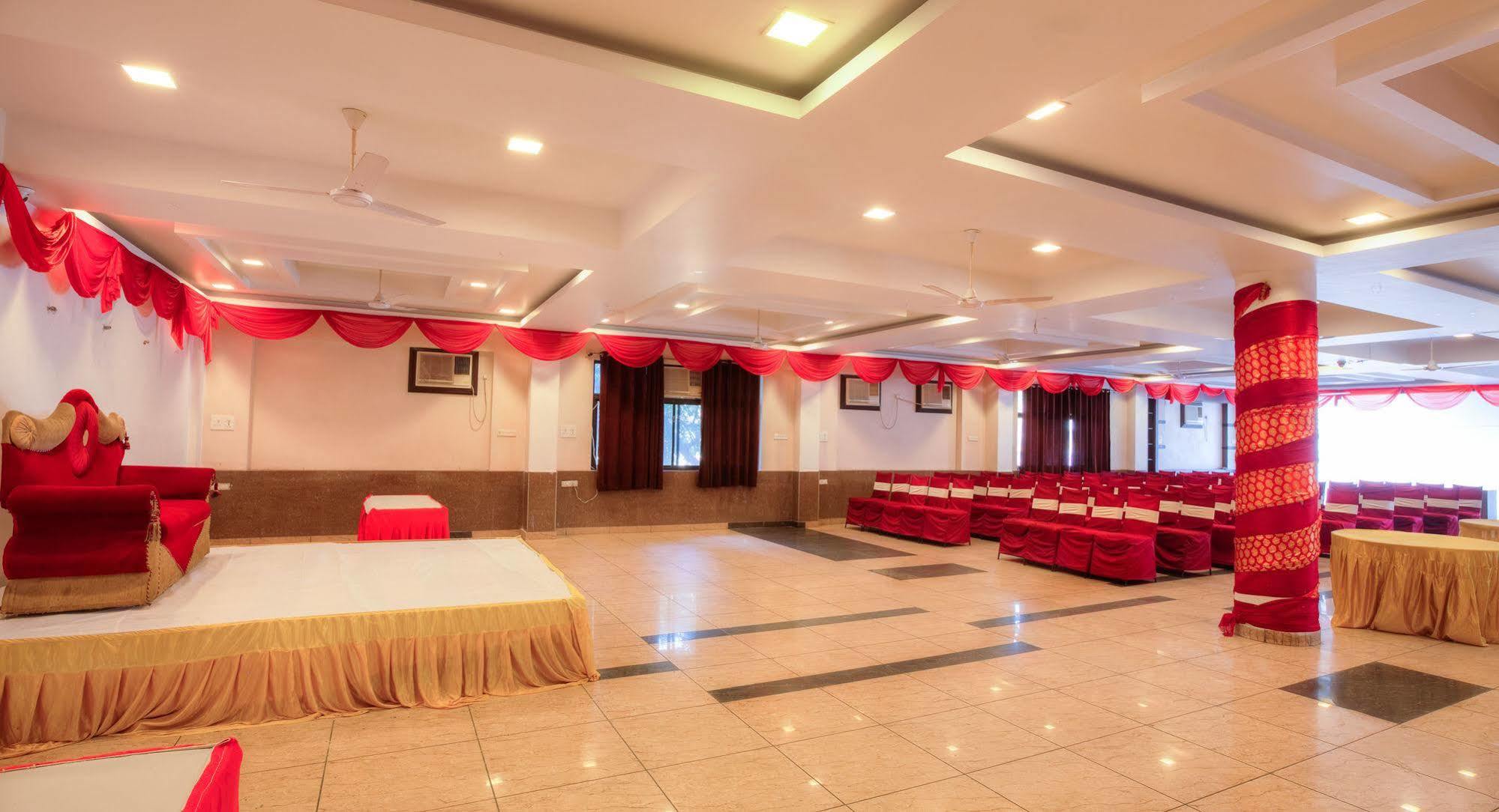 Treebo Shivam Inn Near Singapore Mall Lucknow Exterior foto